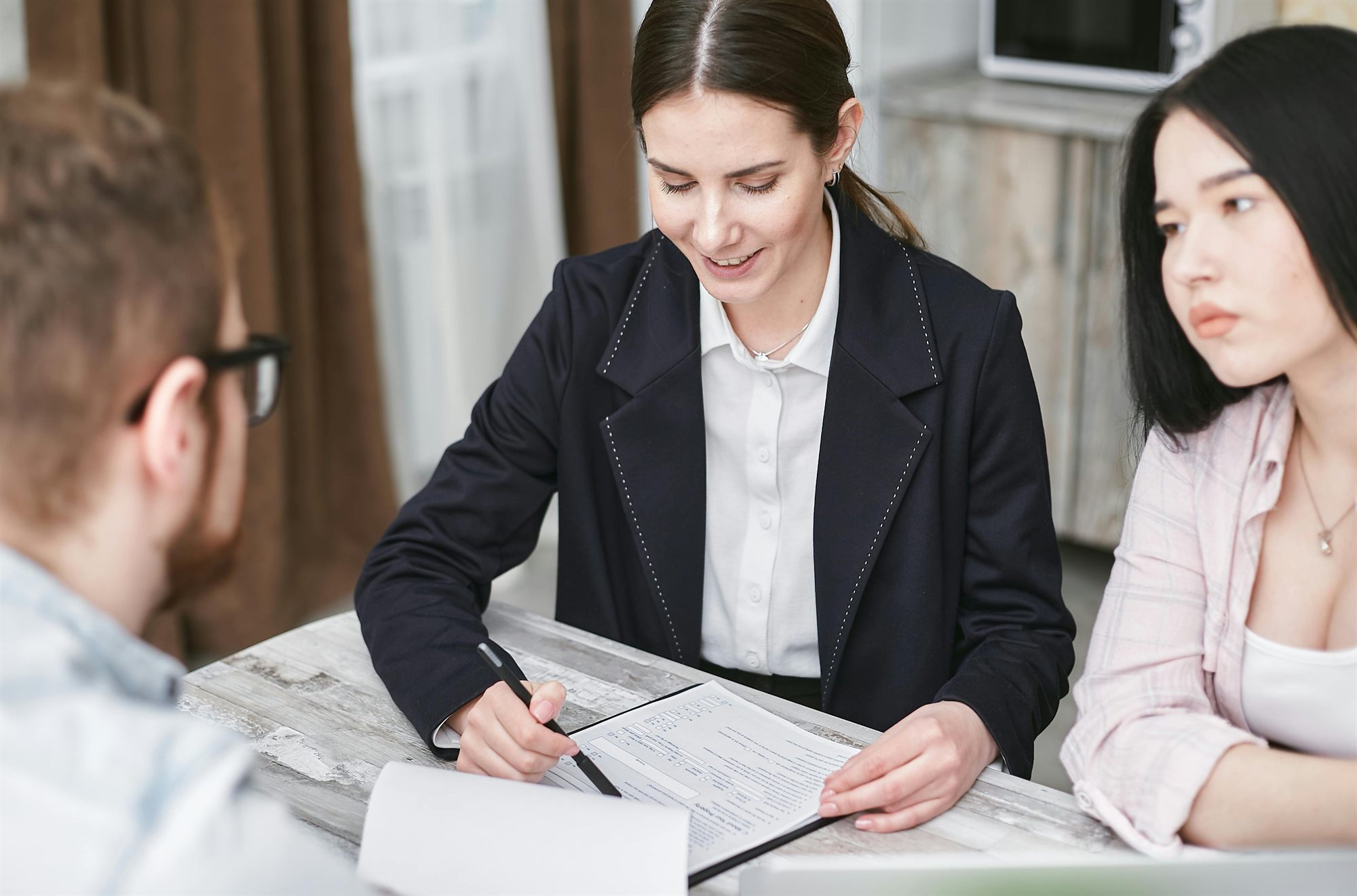A senior advisor in a first conversation with two clients